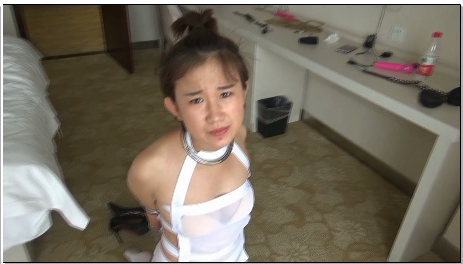【随心原创】梦瑶 白丝小萝莉 青涩 丰满 布片情趣服 白色的诱惑