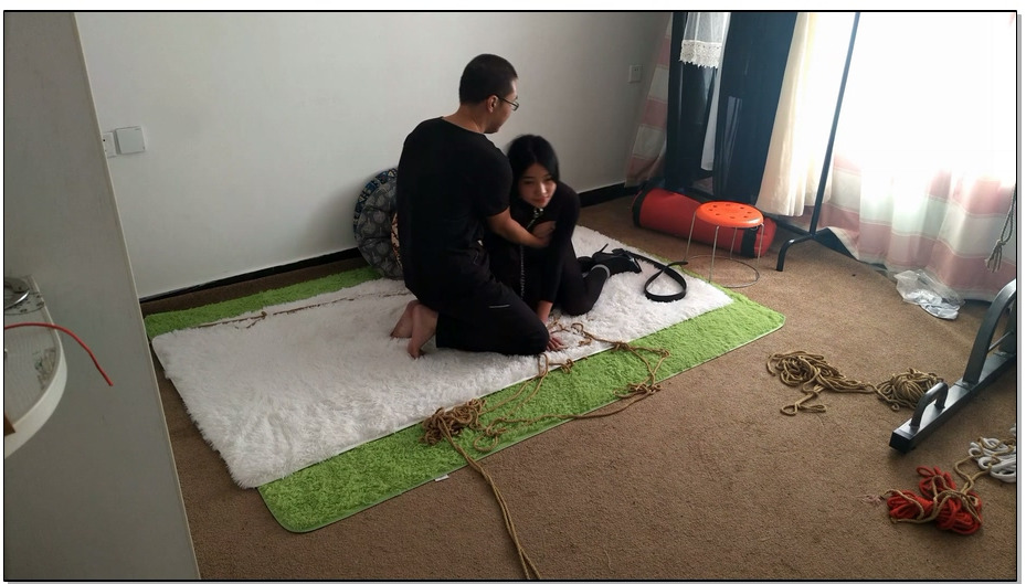 【随心原创】新M 小柠檬 套头丝袜衣 皮带狠狠的SP 股绳之恋