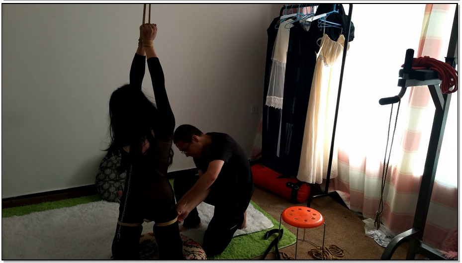 【随心原创】新M 小柠檬 套头丝袜衣 皮带狠狠的SP 股绳之恋