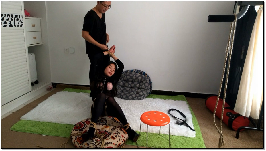 【随心原创】新M 小柠檬 套头丝袜衣 皮带狠狠的SP 股绳之恋