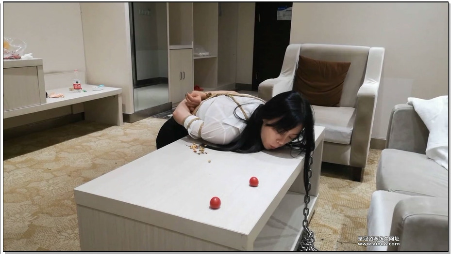 【随心原创】桃子性感秘书的恶梦 铁链绳奴反绑双手手铐脚镣