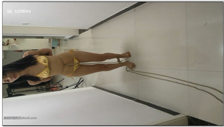 【随心原创】诺米双脚绑在一起股绳牵引 艰难的行走 分腿吊缚 震动 刺激的诱惑