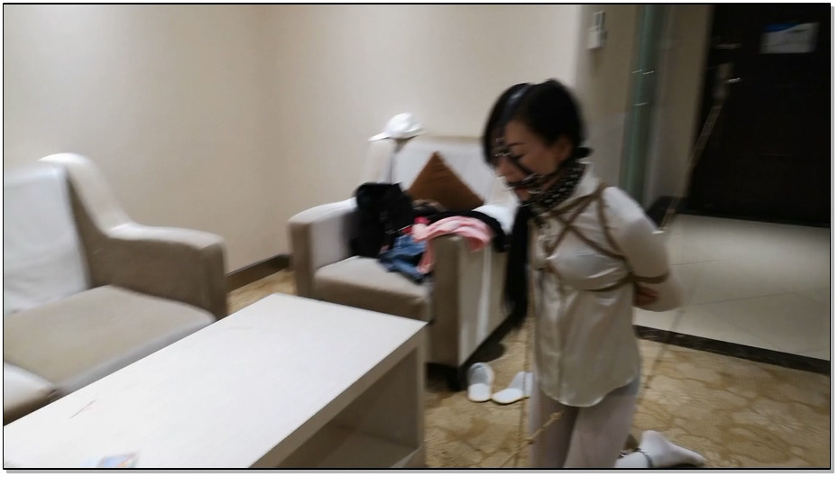 【随心原创】安雅 五花大绑 双腿折叠站不起来 跪地走绳 项圈口伽鼻勾