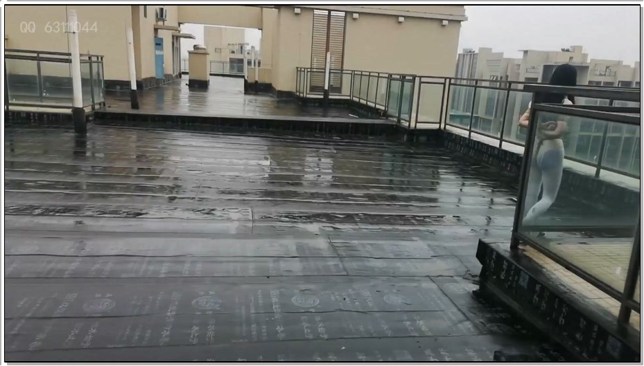 【随心原创】冷兮 楼顶 白丝 雨中捆绑 散步