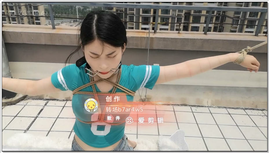 【随心原创】冷兮 楼顶上固定捆绑 很热 挣扎不开 只能忍受 胳膊都晒伤了