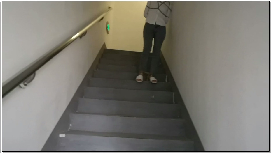 【随心原创】冷兮 楼顶上的捆绑 手脚捆绑艰难的下楼梯