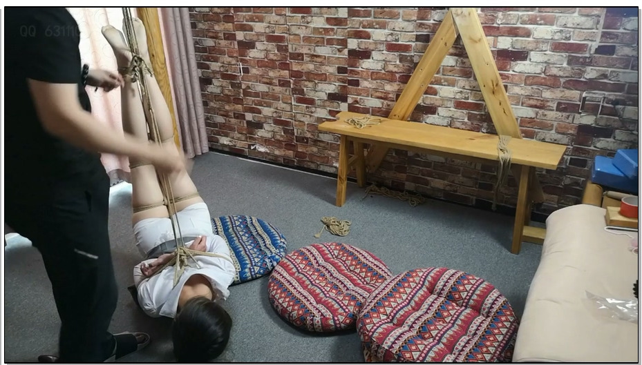 【随心原创】杨蕊 头向下逆吊 驷马极限拉扯 又直又白的大长腿