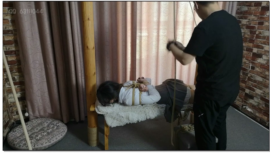 【随心原创】杨蕊 头向下逆吊 驷马极限拉扯 又直又白的大长腿