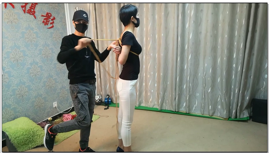 【束缘阁】短发女第一次驷马捆绑