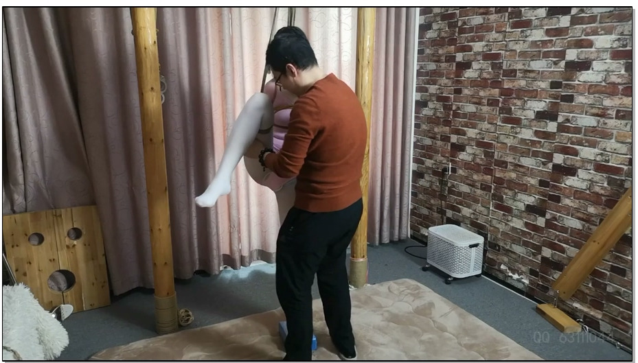 【束缘阁】小学妹初次捆绑 彩彩 体操服白丝 单腿吊 桃缚口球挠痒