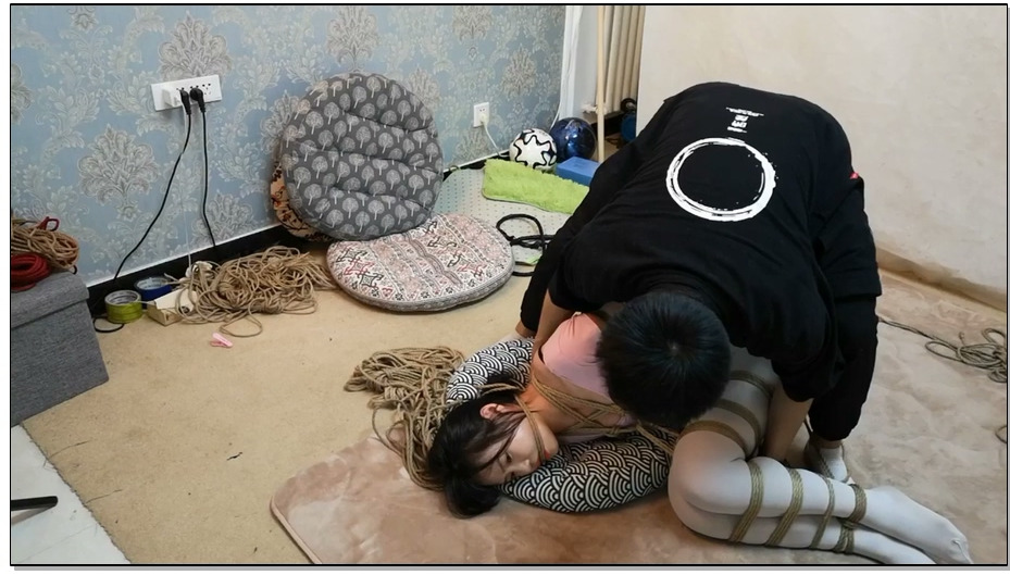 【束缘阁】诗园 麻绳勒嘴的小美女 体操服 白丝 驷马 桃缚