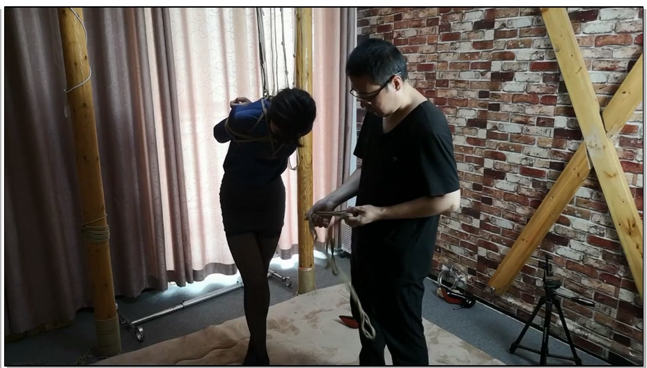 【束缘阁】杨蕊黑丝大长腿 制服诱惑