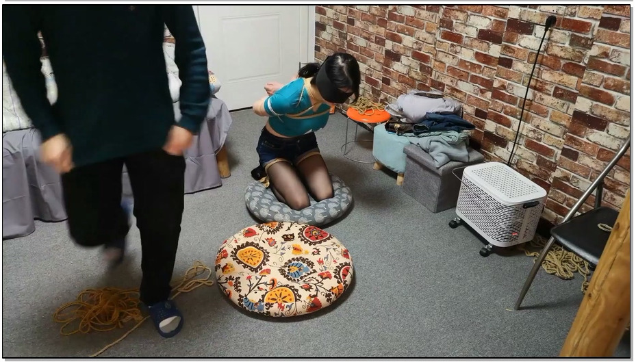 【束缘阁】板铐苏秦 异常丰满的五花驷马紧缚