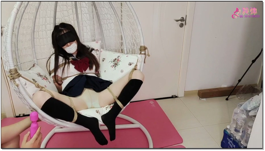 【手指的旋律】终极SM工具—三角木马（JK制服、不确定是不是国内最漂亮的木马，鞭打，…