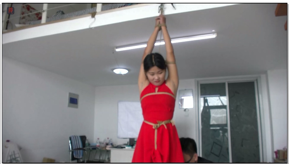 【绳之韵】村里有个姑娘叫小芳 情趣红裙股绳半吊