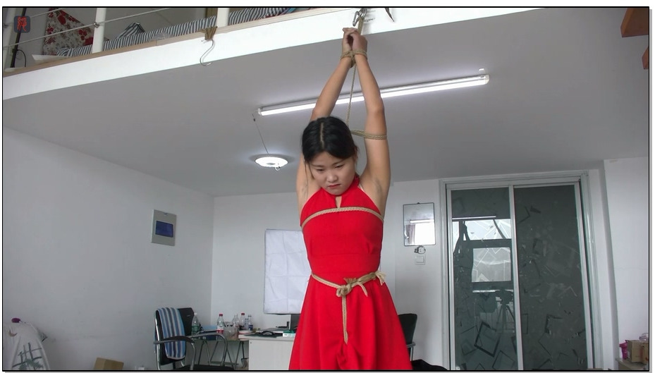 【绳之韵】村里有个姑娘叫小芳 情趣红裙股绳半吊