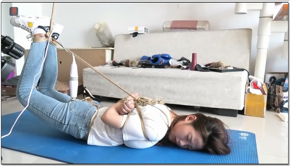 【绳之韵】大胸小绳模青妍暑假“打工”纪实，后高手捆绑双脚梁上半吊、蹂躏TJ 上集