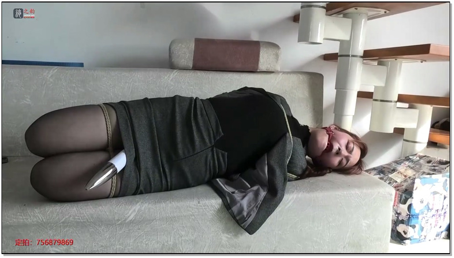 【绳之韵】丹丹，黑丝OL下班遭难 上 黑丝OL下班玩弄自己的黑丝美腿和黑丝脚，被陌生…
