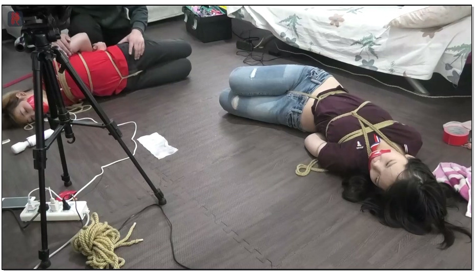 【绳之韵】兮兮酱、奈奈生双萝莉捆绑：驷马股绳、原味棉袜堵嘴、TK、调教