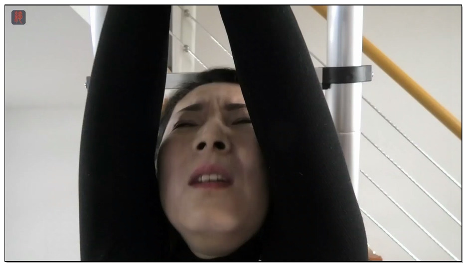 【绳之韵】诗韵 痛苦的离地直立悬吊，娇嫩小脚丫不能承受之重！脱裤，亵玩，挑逗，折…