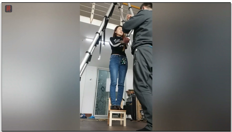 【绳之韵】诗韵 痛苦的离地直立悬吊，娇嫩小脚丫不能承受之重！脱裤，亵玩，挑逗，折…