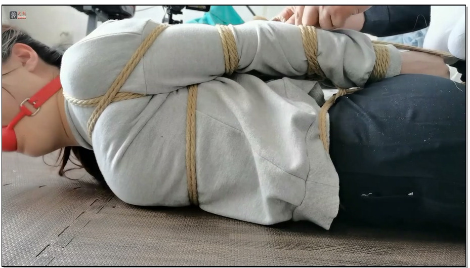 【绳之韵】新模罗裳：白袜，直臂驷马极限测试，大号口球，棒棒体验。真实的反映