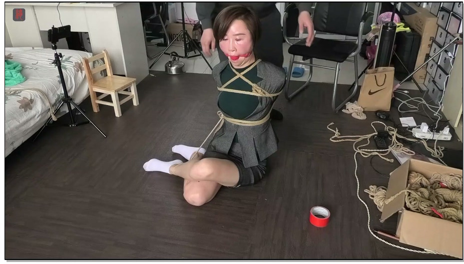 【绳之韵】少妇玲子，减压SM捆绑1 OL、白袜、直臂捆绑，驷马TJ，原味白袜塞入+口球封…