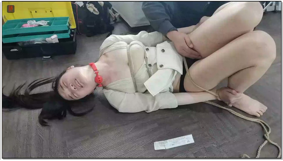 【绳之韵】罗裳，无罩捆绑，地板上的花样折磨、M字捆绑TJ，各种蹂躏、强制，扭动喊叫…