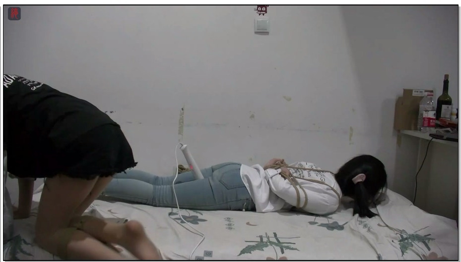 【绳之韵】点点四月，两个女孩之间的绳艺故事——JK小萌娃点点“折腾”可怜小绳奴四月…