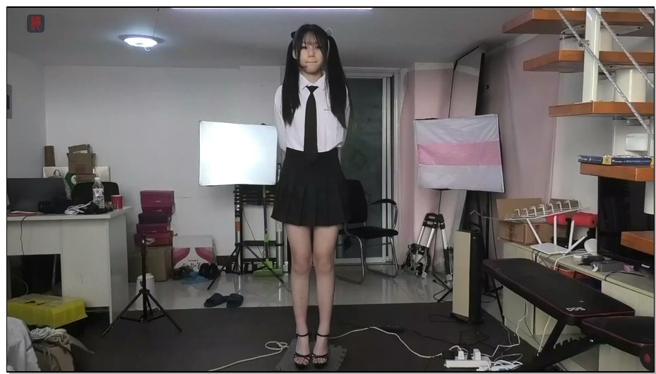 【绳之韵】小呆：炼狱中的美脚少女，14CM恨天高，后手绑、踮脚半吊，脱鞋玩赏完美嫩脚…