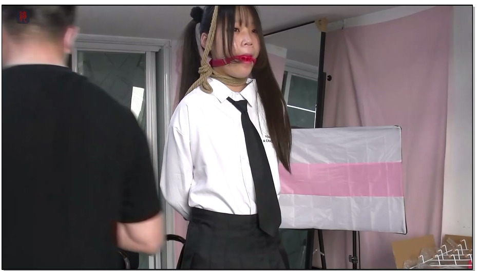 【绳之韵】小呆：炼狱中的美脚少女，14CM恨天高，后手绑、踮脚半吊，脱鞋玩赏完美嫩脚…