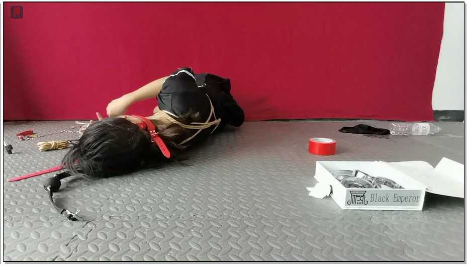 【绳之韵】自虐少女2：黑丝，自缚驷马，自我夹脚趾、电击虐足、强制TK