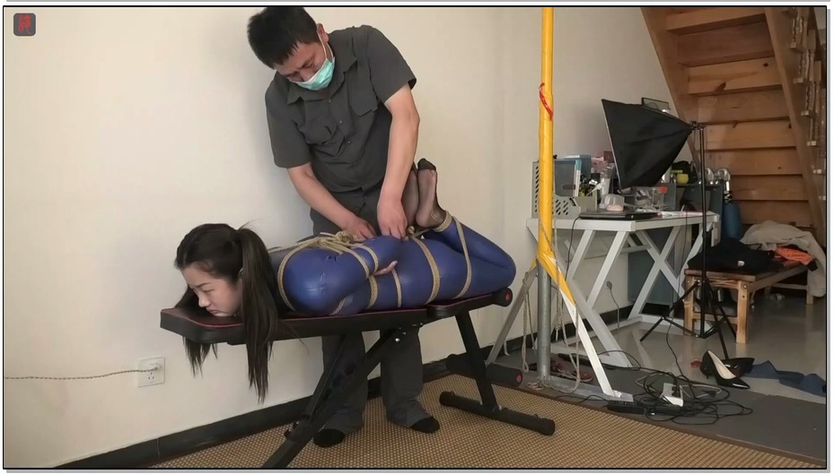 【绳之韵】羽灵，凌空驷马悬吊。初次尝试凌空悬吊，那种未知的恐惧和无助，对羽灵来说…