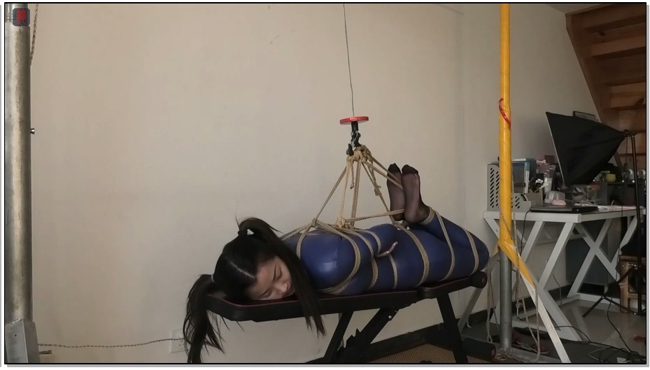 【绳之韵】羽灵，凌空驷马悬吊。初次尝试凌空悬吊，那种未知的恐惧和无助，对羽灵来说…