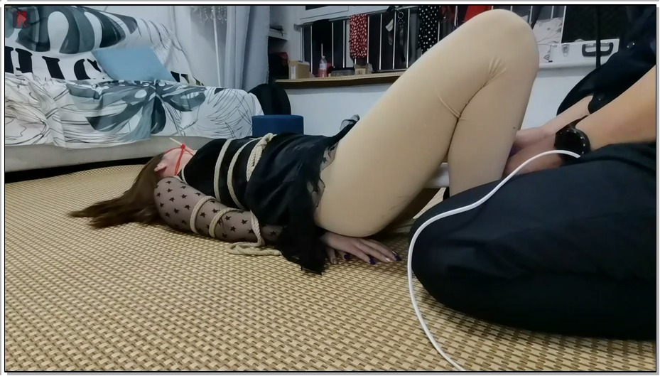 【绳之韵】小九妹再次进入“状态”，榻榻米上的驷马强高、扭动的小手和脚丫，潮红的脸…