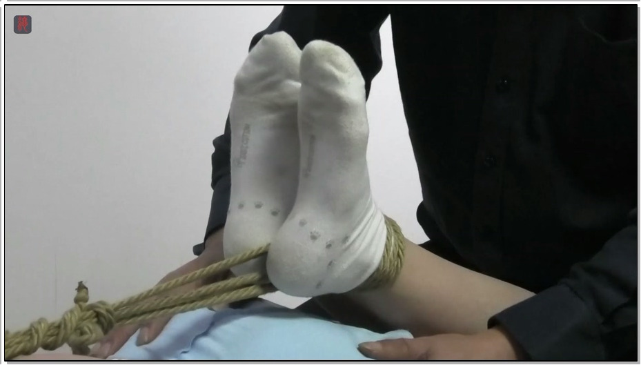【绳之韵】惩罚逃课惯犯小凌 白袜、JK短裙，勒嘴驷马，TK、SP管教