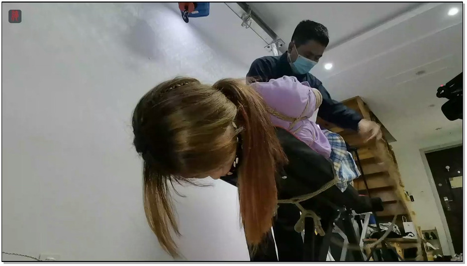 【绳之韵】惩罚逃课惯犯小凌 白袜、JK短裙，勒嘴驷马，TK、SP管教