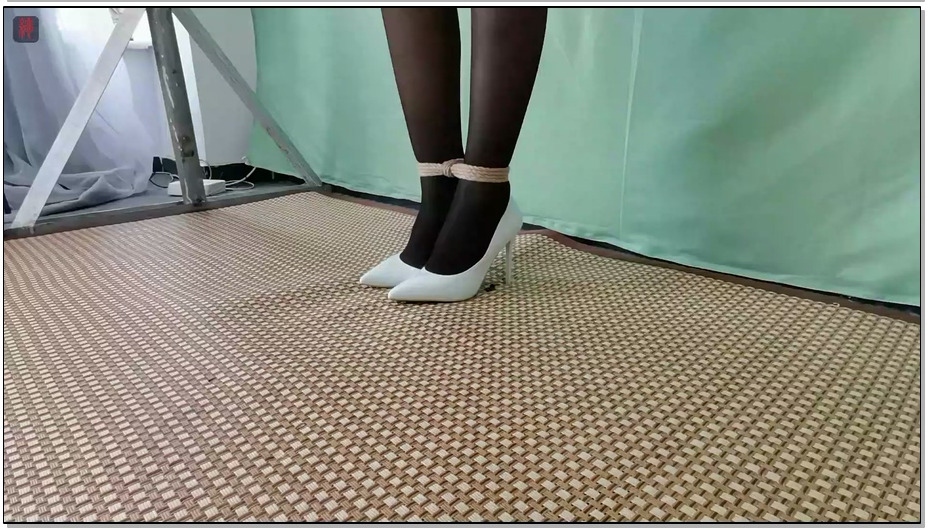 【绳之韵】敏感风骚的长腿萍儿：直臂捆绑、半吊、口球，棒棒固定、拷打羞辱漂亮轻熟黑…
