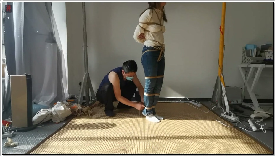 【绳之韵】倒吊的风骚美妇诗韵 上 原味棉袜堵嘴，悬空、颠倒的世界