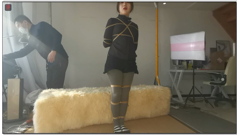 【绳之韵】瑶瑶：绑的有点狠，但是手法并不算重，这丫头的呻吟与挣扎却都很真实、够“…