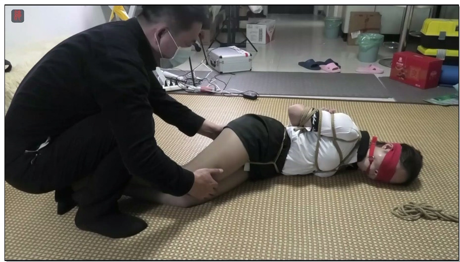【绳之韵】美女销售小凡一个多小时的痛苦折磨——驷马捆绑，口球、口水、双跳+大棒，…