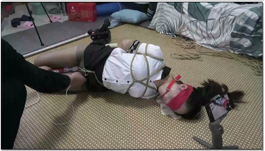 【绳之韵】美女销售小凡一个多小时的痛苦折磨——驷马捆绑，口球、口水、双跳+大棒，…