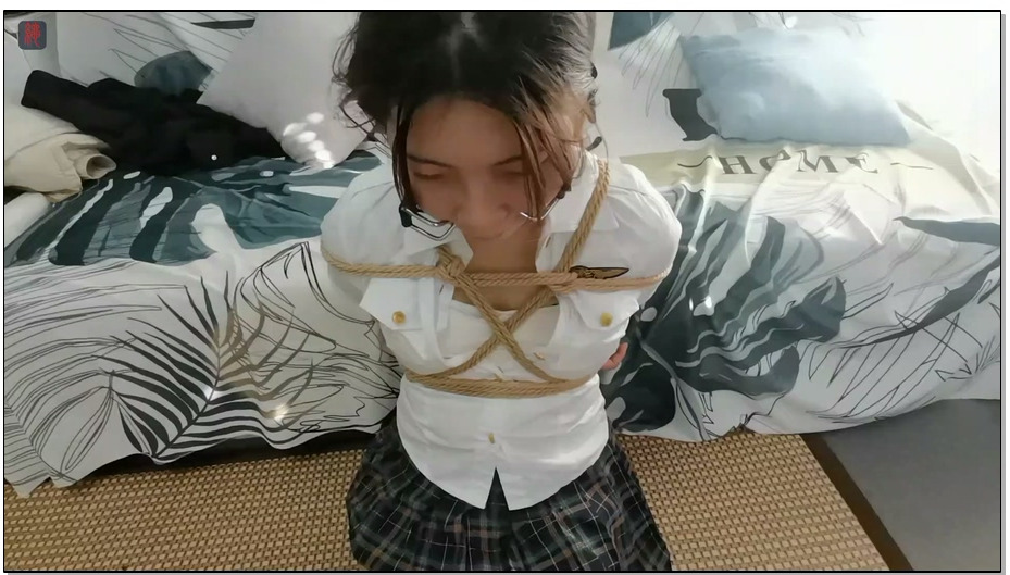 【绳之韵】小学妹瑾瑜：JK、长筒袜，桃缚，环形口枷，无奈与无助，小学妹无法抗拒的蹂..