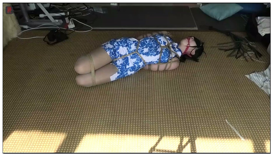 【绳之韵】小软：细跟凉高、堵嘴、蒙眼，驷马捆绑，单人空房弃置实验（小软的心理素质