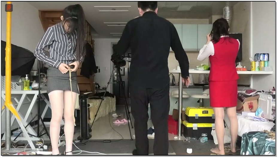 【绳之韵】小呆、瑾瑜双人职业装、丝足，双奴TJ：双奴丝足游戏，强制小呆亲吻瑾瑜肉丝.