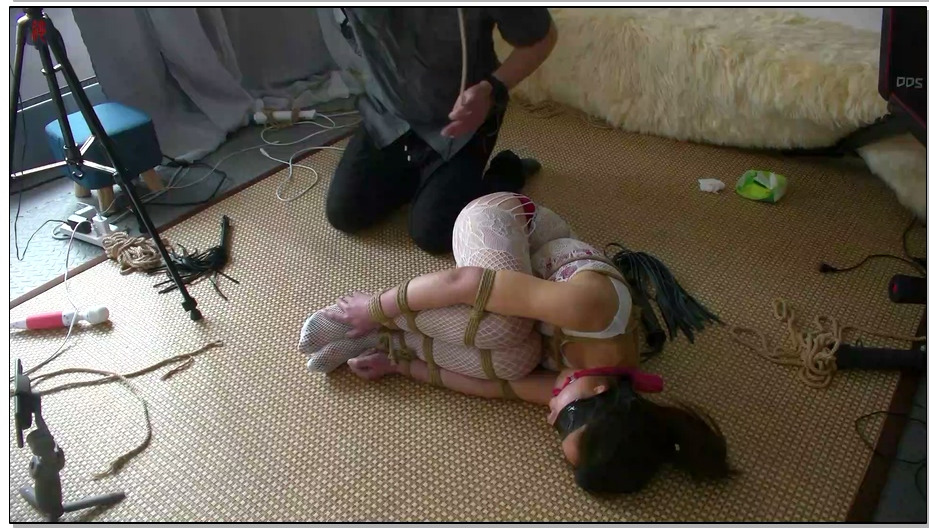 【绳之韵】男女搭配，干活不累！双调肉奴！赤脚踩踏、鞭打、强高，无情蹂躏小肉奴