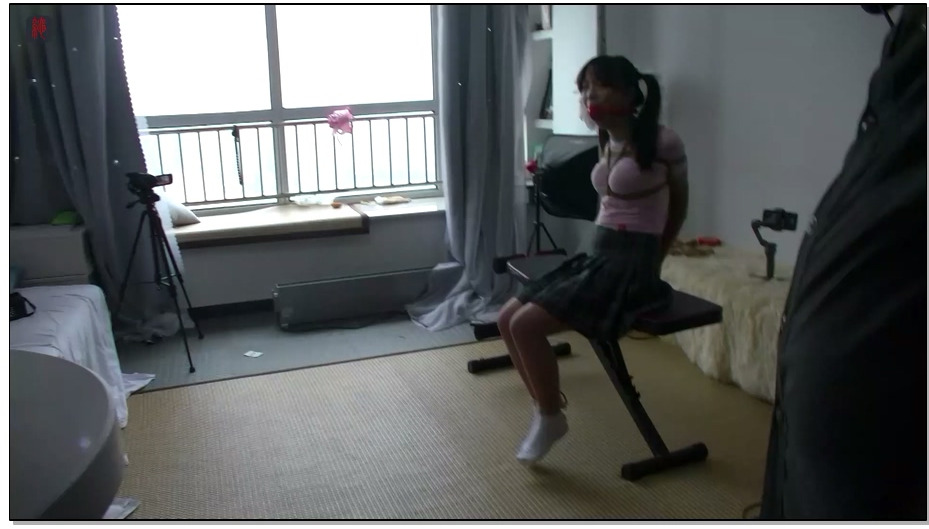 【绳之韵】可爱LO娘，新人娃娃：白袜、JK、双马尾，大号口球，痛苦的直臂