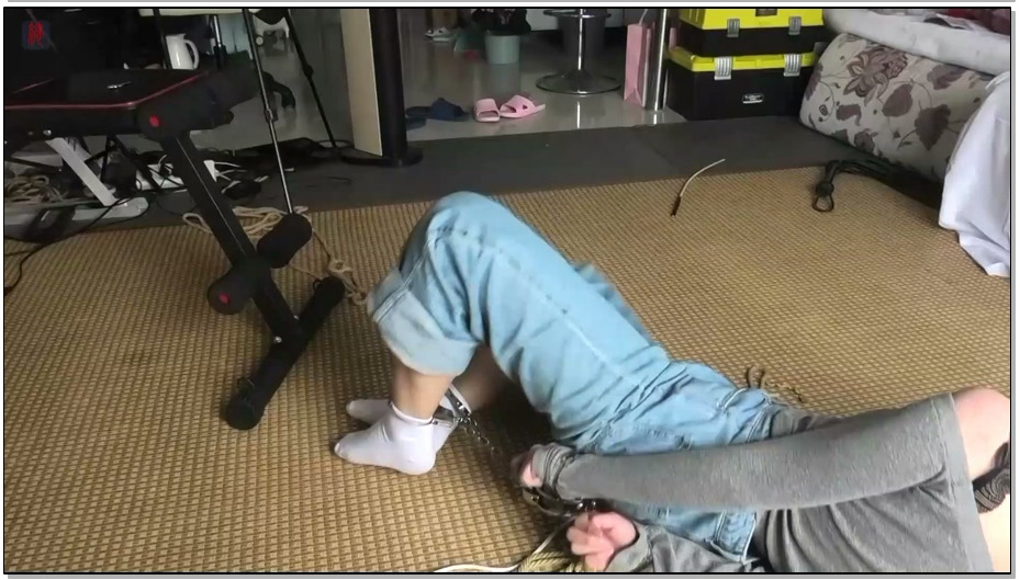 【绳之韵】小软镣铐3： 强拍镣铐脱裤小便过程的尴尬（可拍的场景都要尽量拍下来）