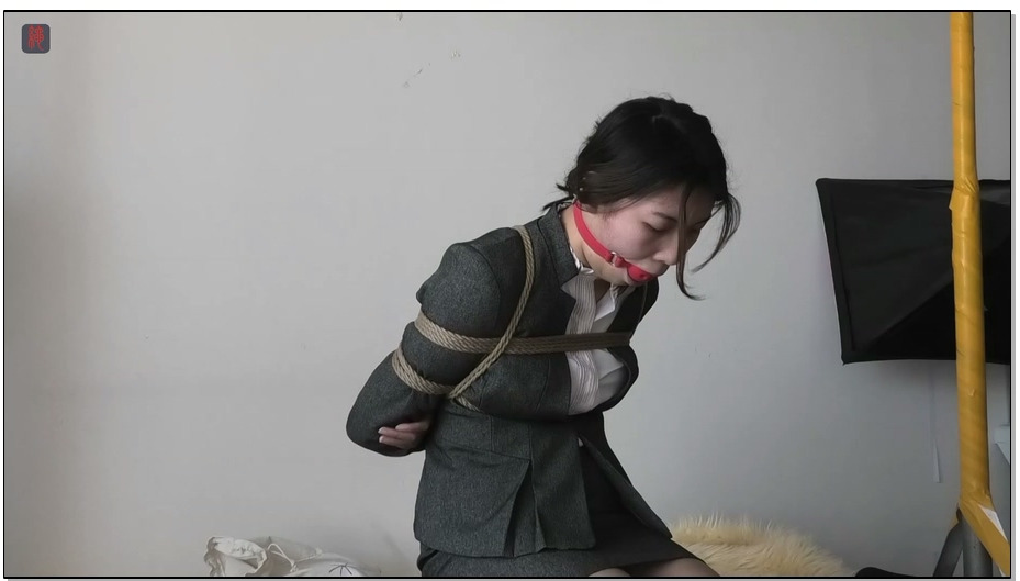 【绳之韵】瑾瑜，肉丝OL的惩罚，穿小鞋（37码脚丫，35码高跟鞋）、固定棒、吊头、直立