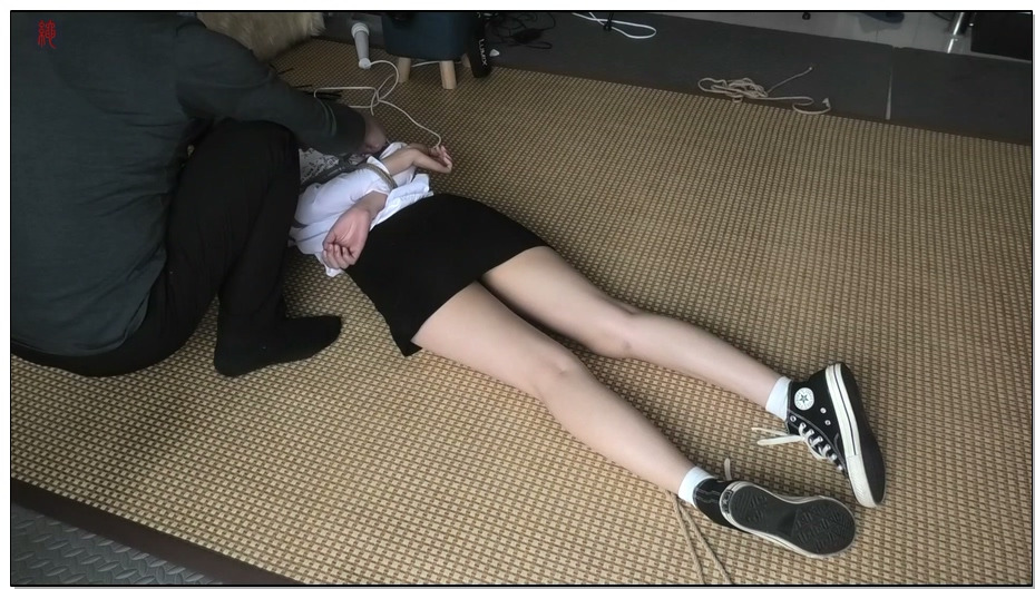 【绳之韵】职场精英阿娇：耻辱挑逗——鞭子与刷子的挑逗，嫩处的折磨，长腿与绳子的邂..